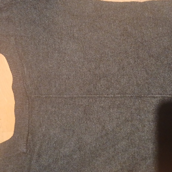 Woman's Guess Long Sleeve Shirt - Picture 6 of 6